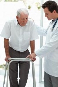 doctor ayuda paciente