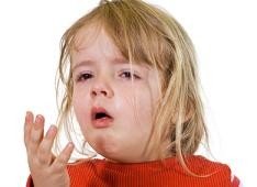 Niña pequeña con gripe (aislada)